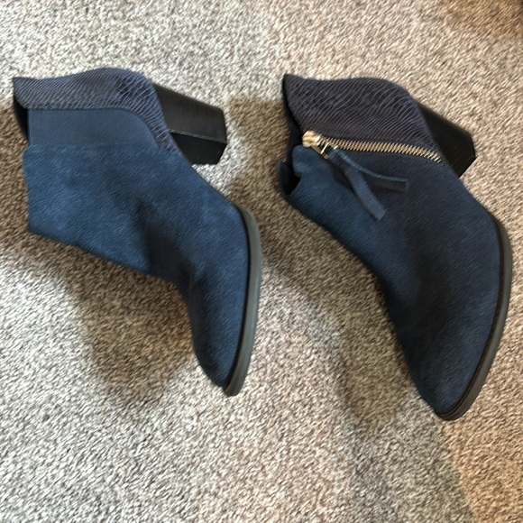 Vionic Anne Leather Zip Booties - Picture 4 of 11